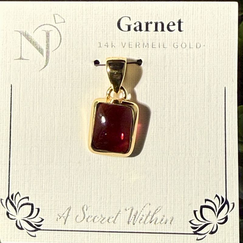 Garnet Smooth Vermeil Gold Pendant