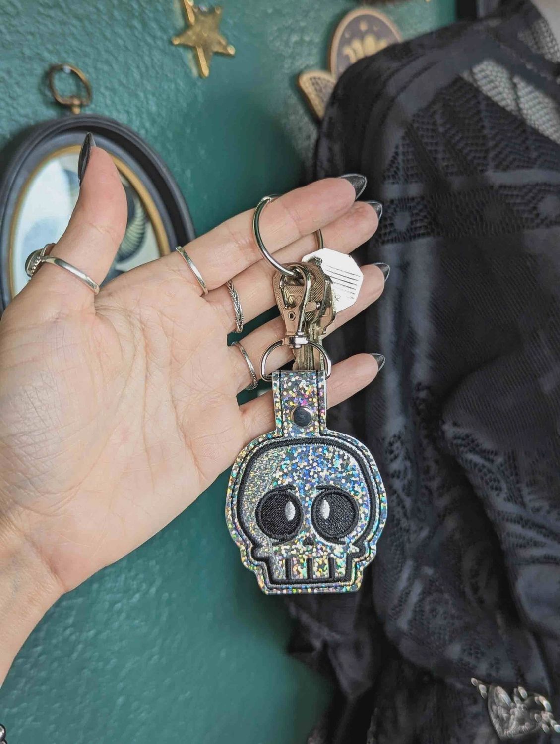 Silver Glitter Skull Keychain