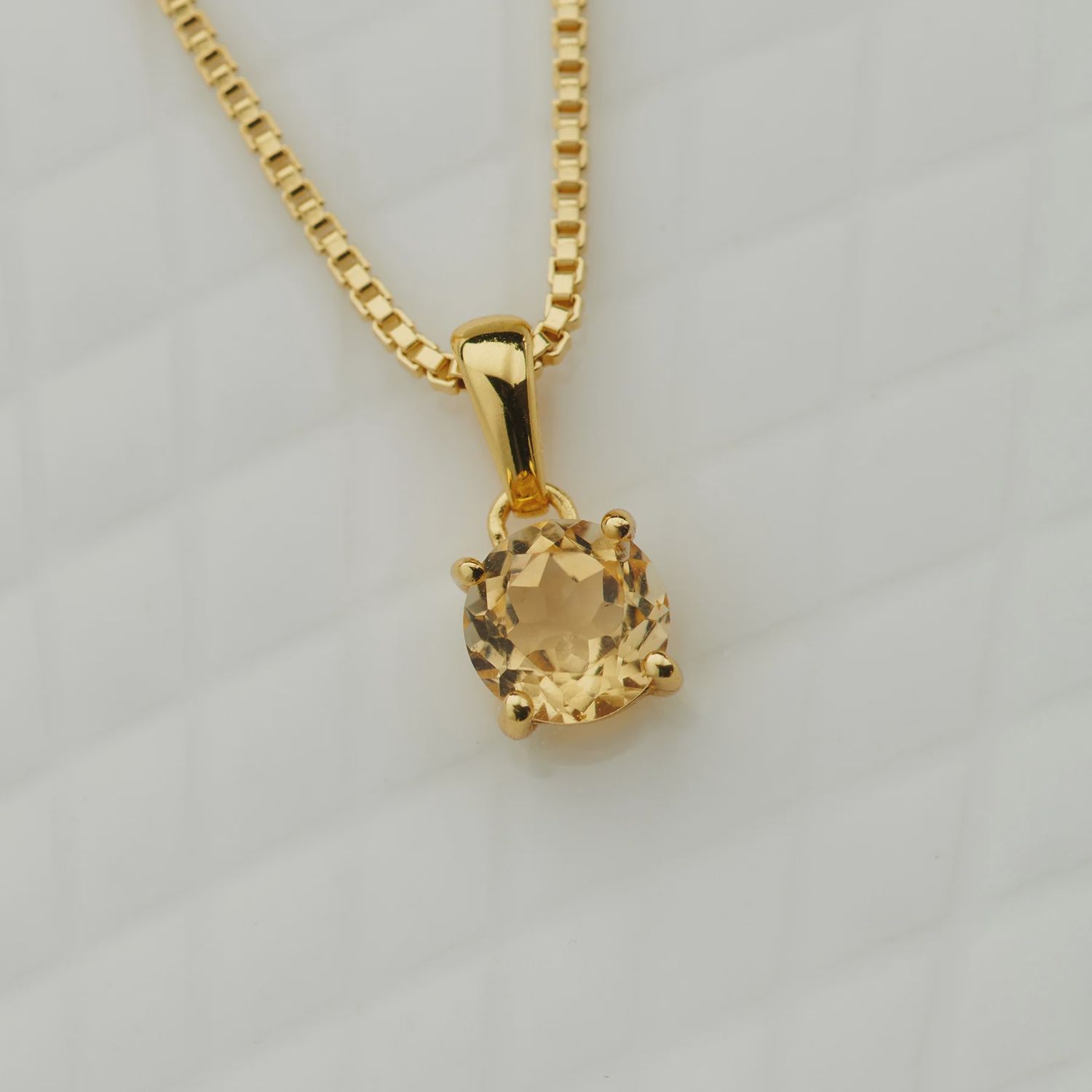 Citrine Everyday Gold Pendant, design: Faceted Round
