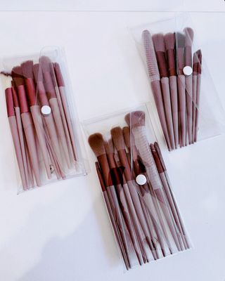 10 Piece Make Up Brush Set With Pouch