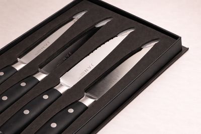 JAN – Steak Knife 6Pc Set in Magnetic Box