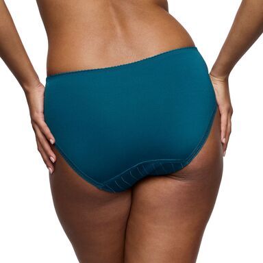 Primadonna Deauville Full Brief