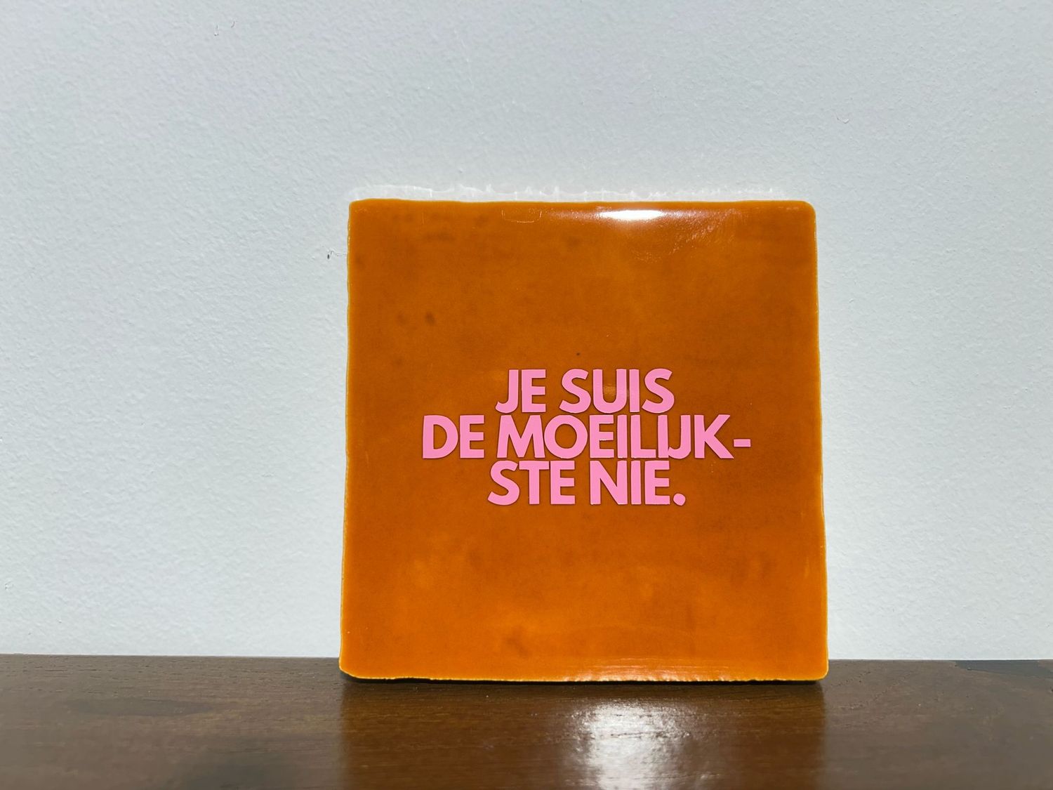 Tegel Je Suis De Moeilijkste Niet - Oranje/Roze
