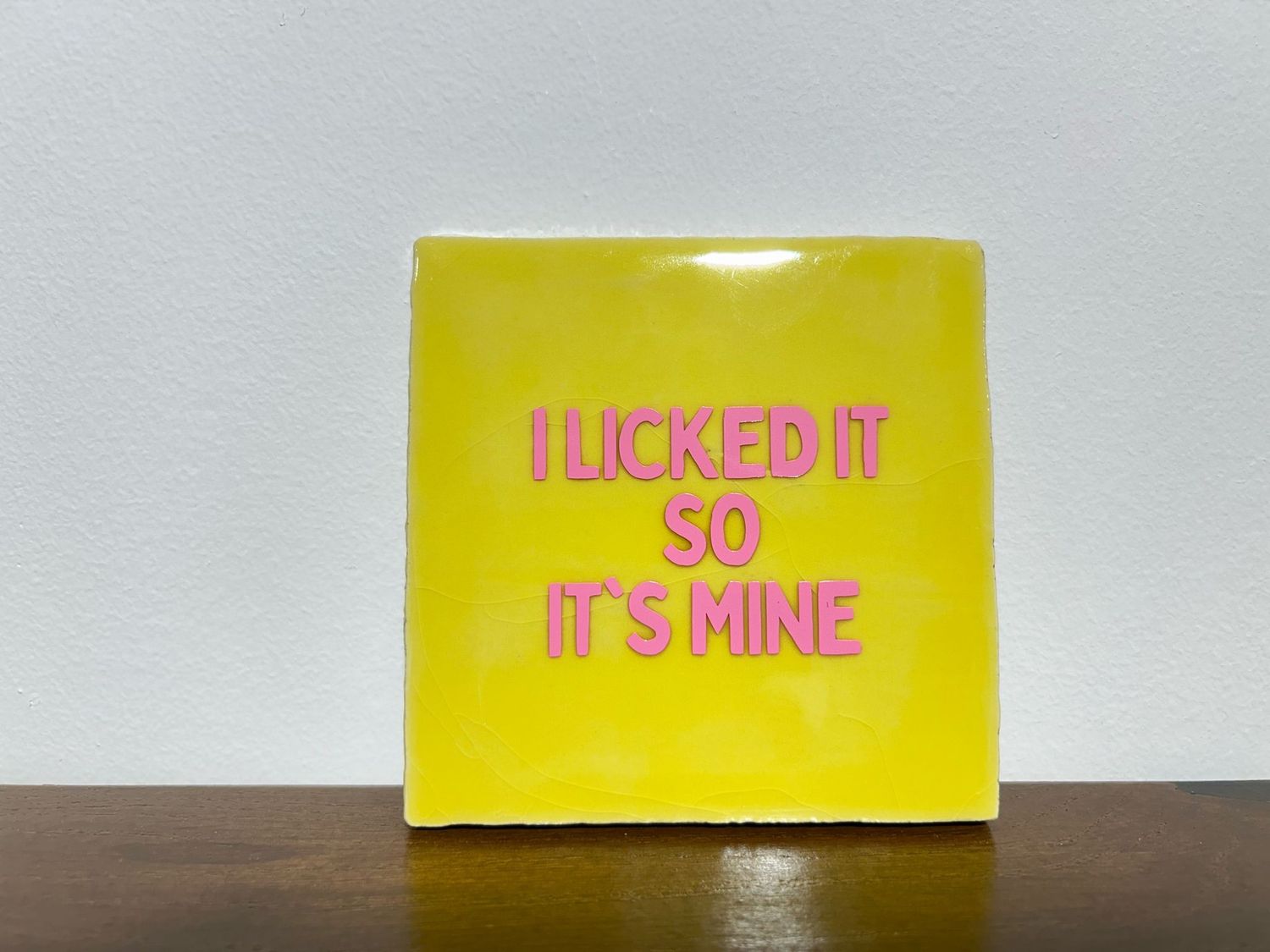 Tegel I Licked It So It&#39;s Mine - Geel/Roze