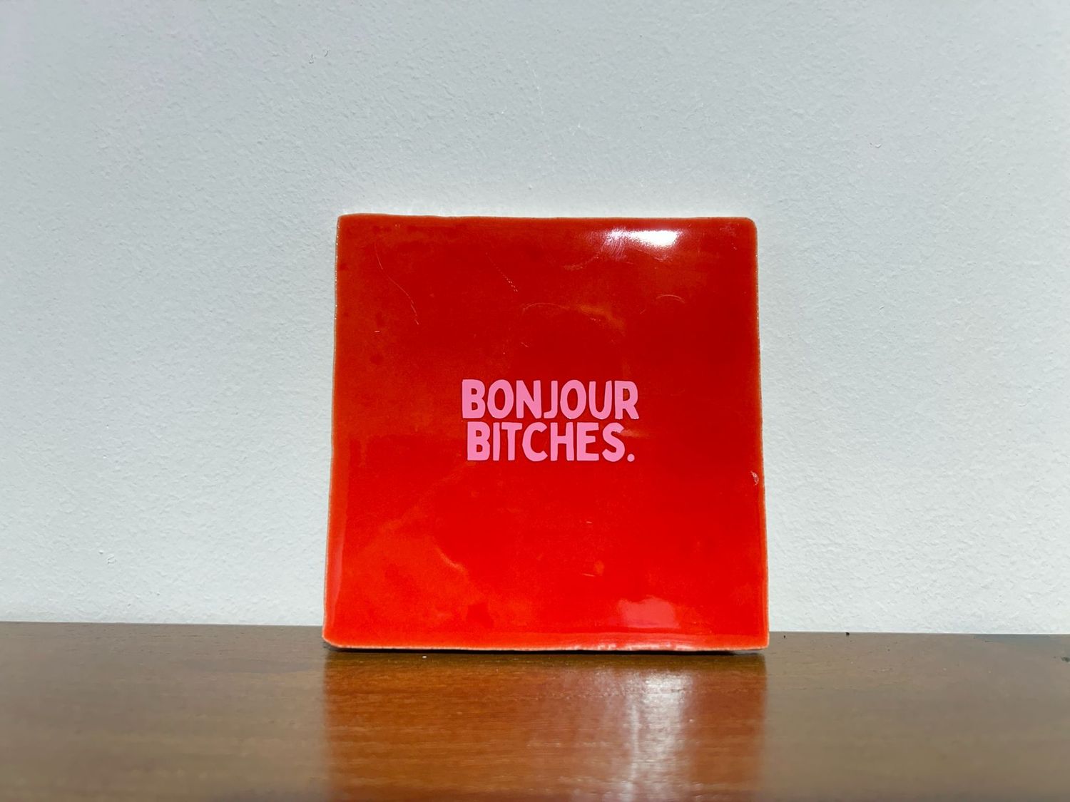 Tegel Bonjour Bitches - Rood/Roze