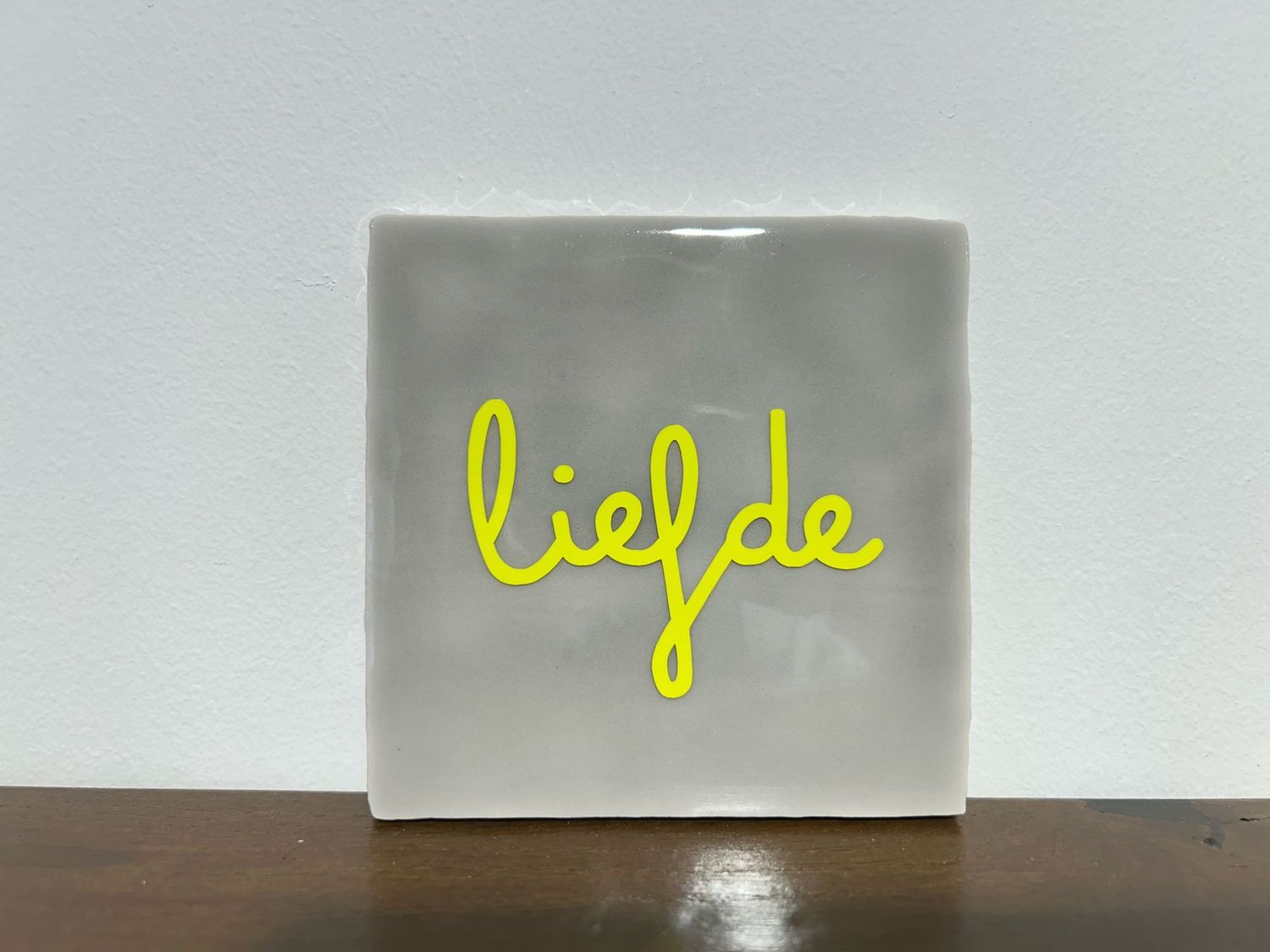 Tegel Liefde - Grijs/Neon Geel