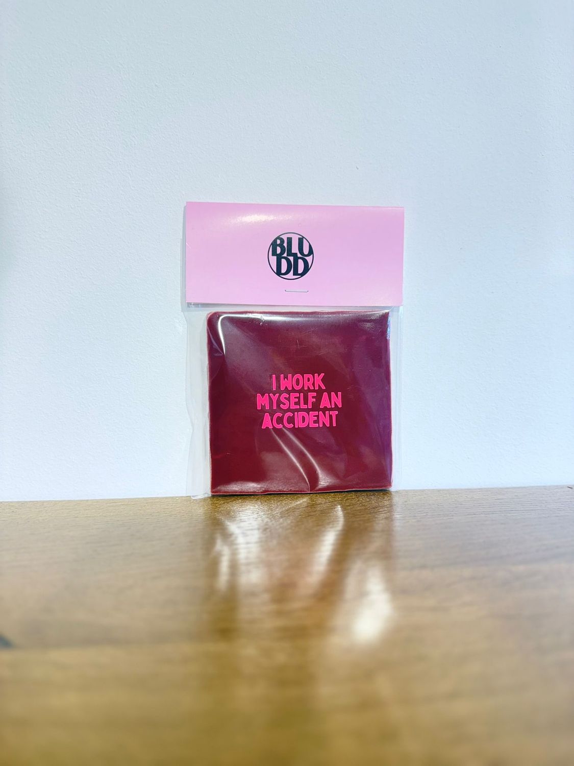 Tegel I Work Myself An Accident - Bruin/Neon Roze