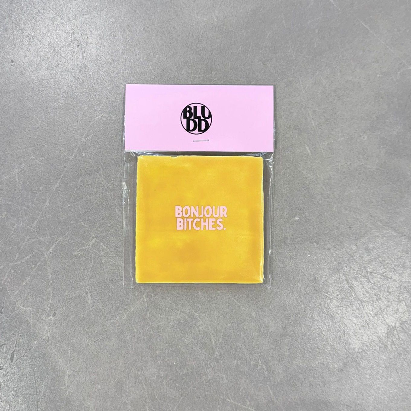 Tegel Bonjour Bitches - Geel/Roze