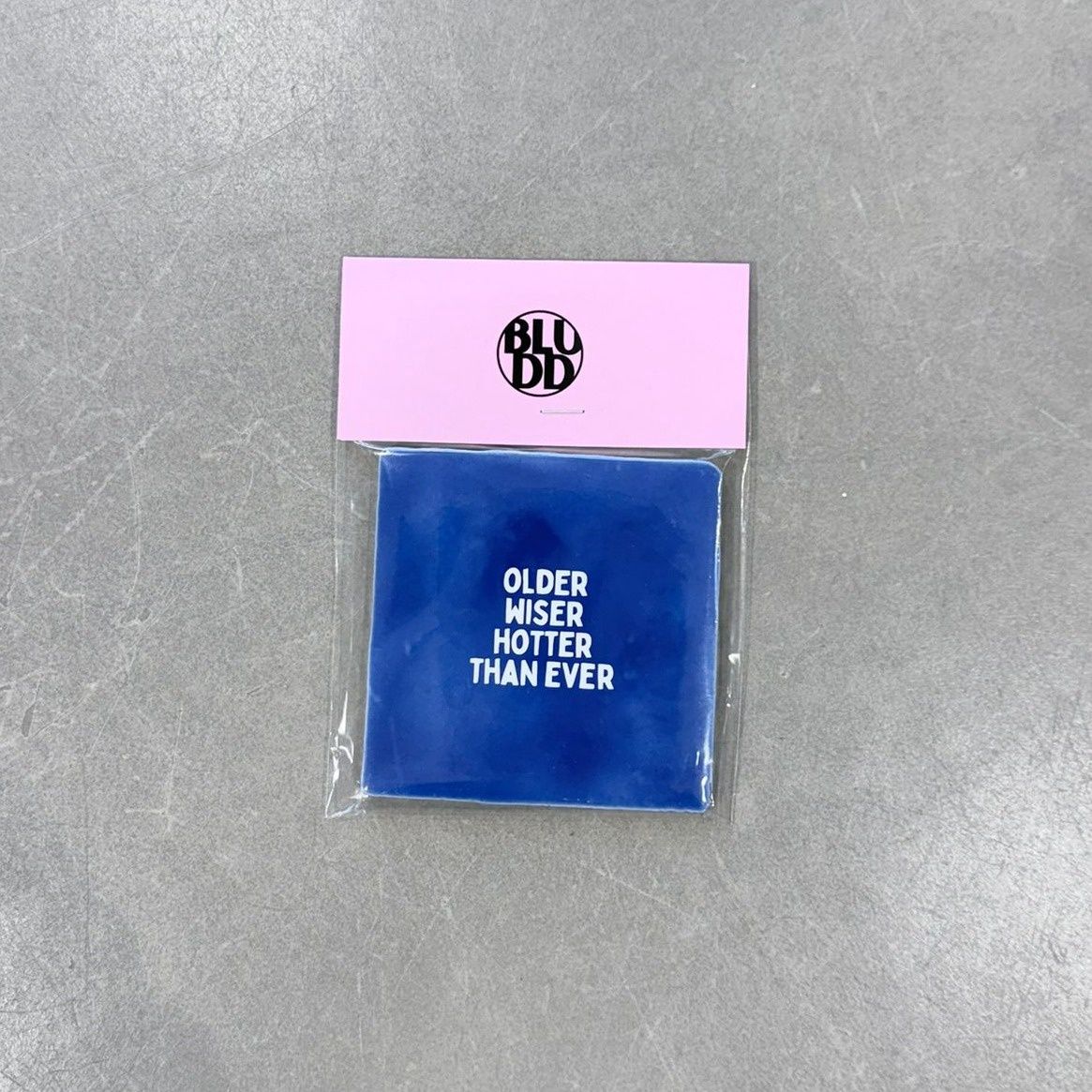 Tegel Older Wiser And Hotter Than Ever - Blauw/Wit