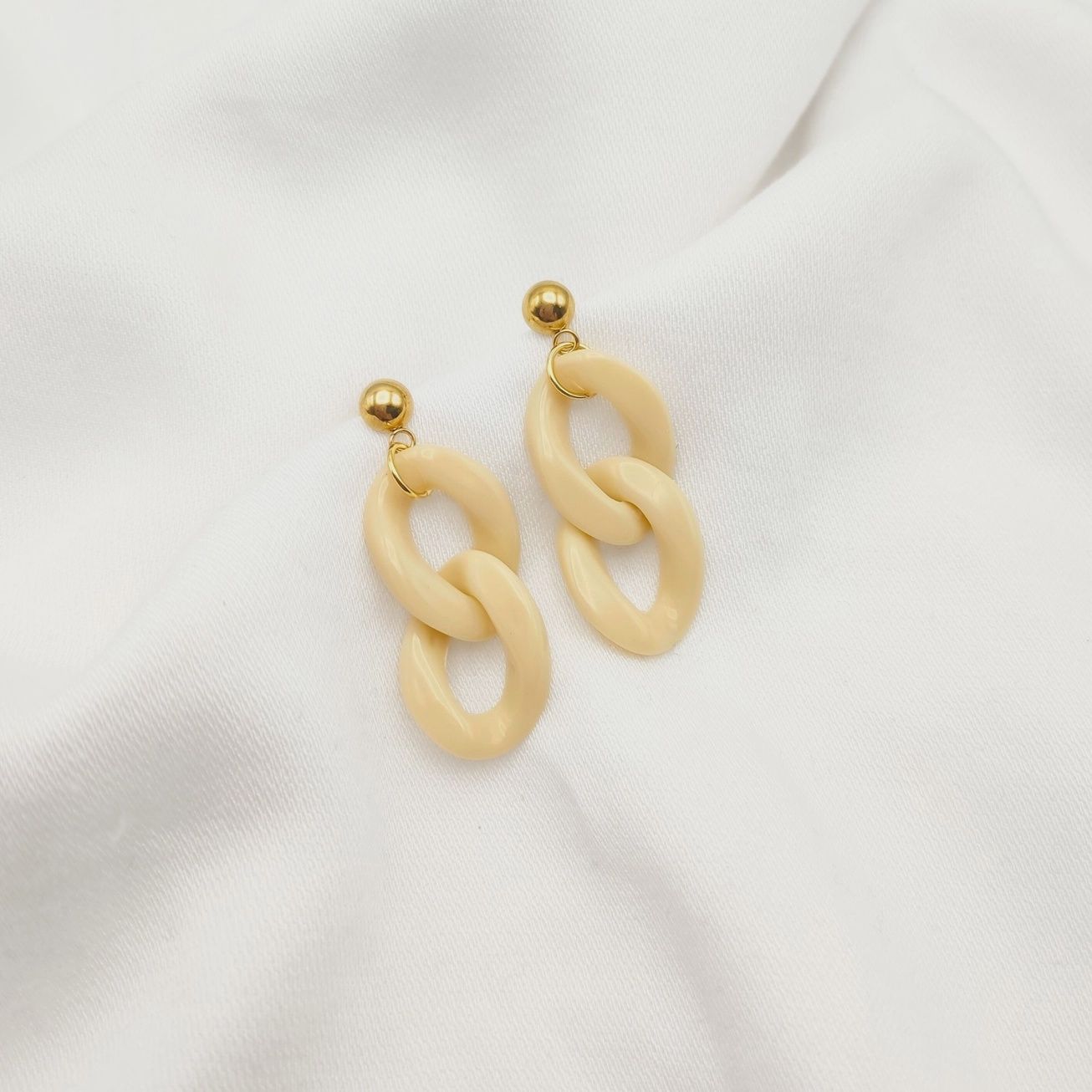 Earring Vintage Beige