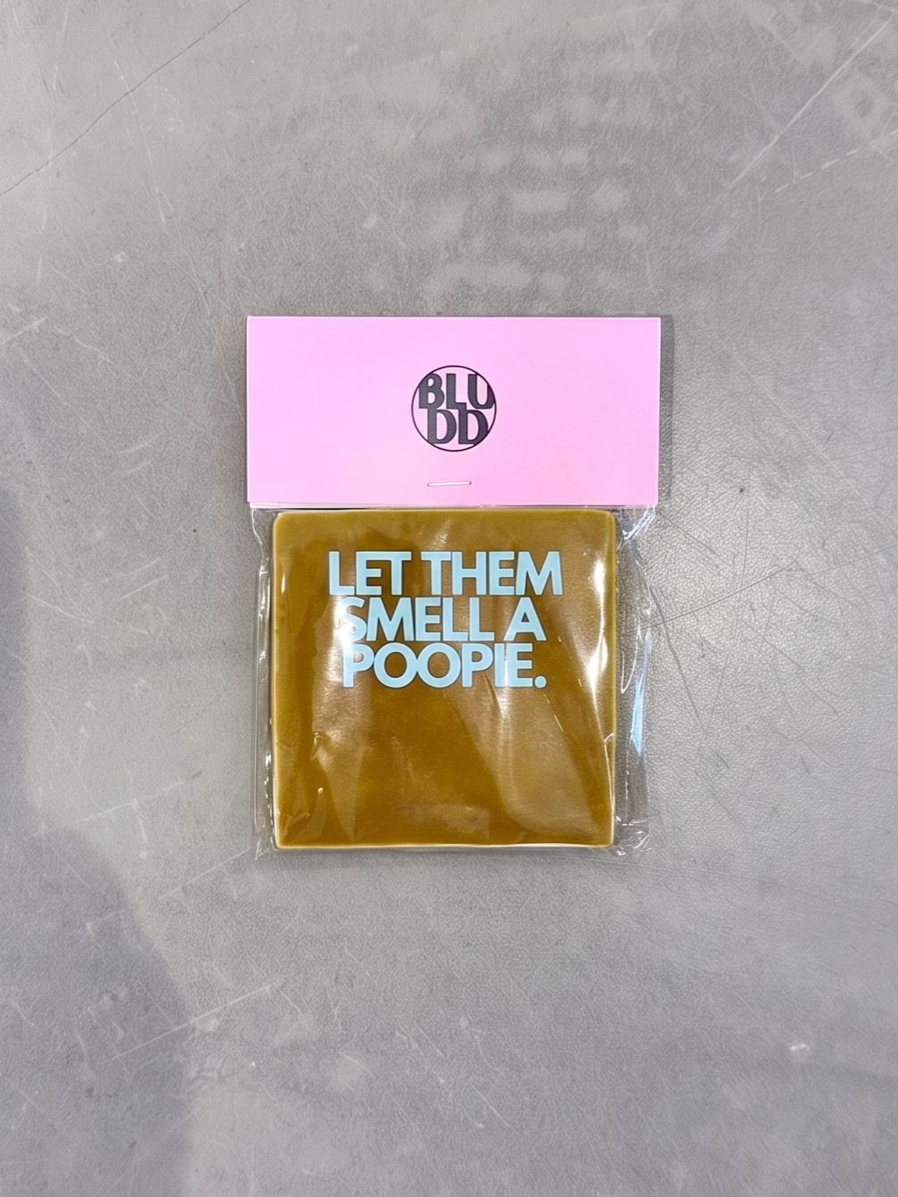 Tegel Let Them Smell A Poopie - Oker/Blauw