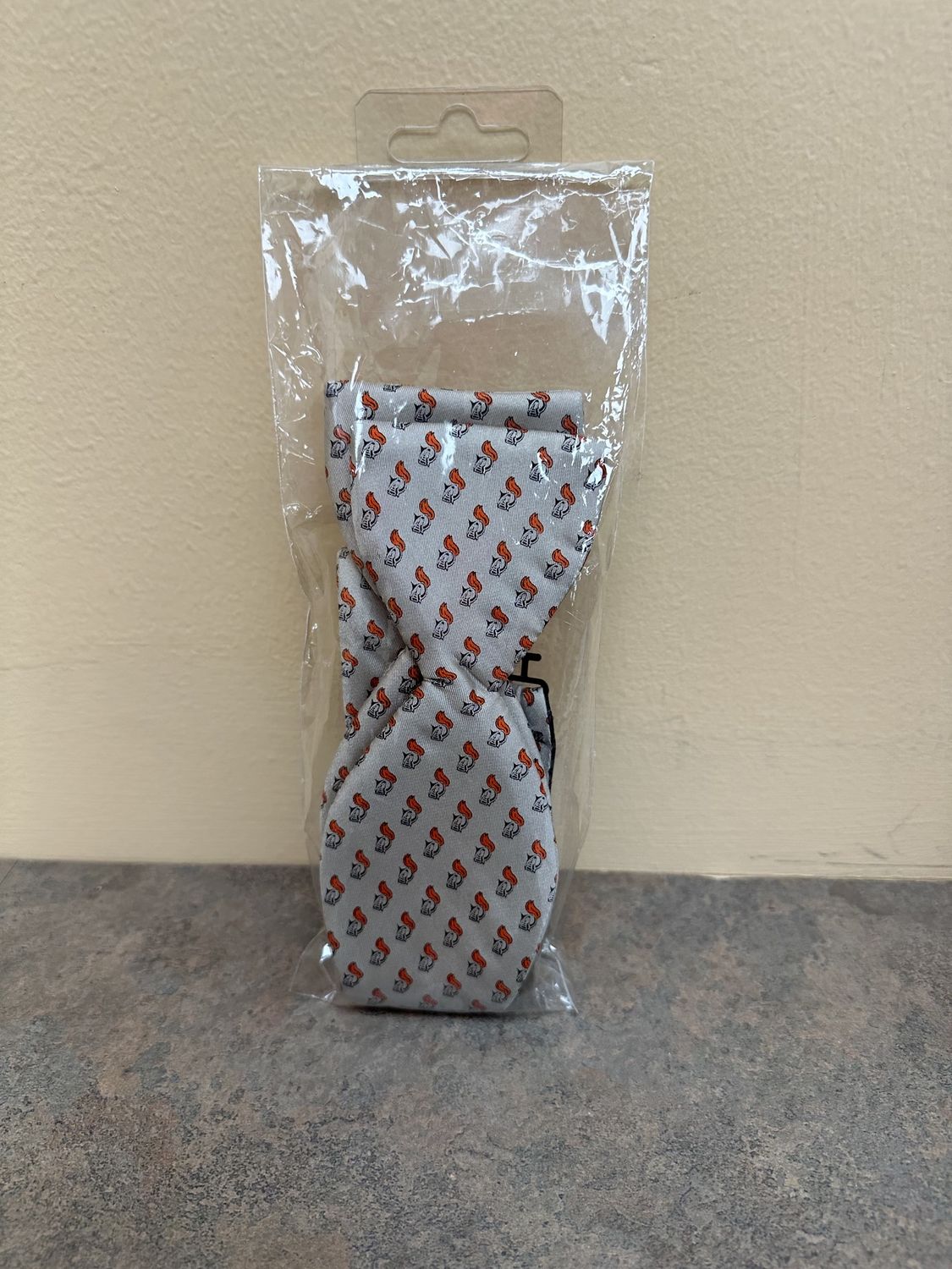 Wartburg Bow Tie