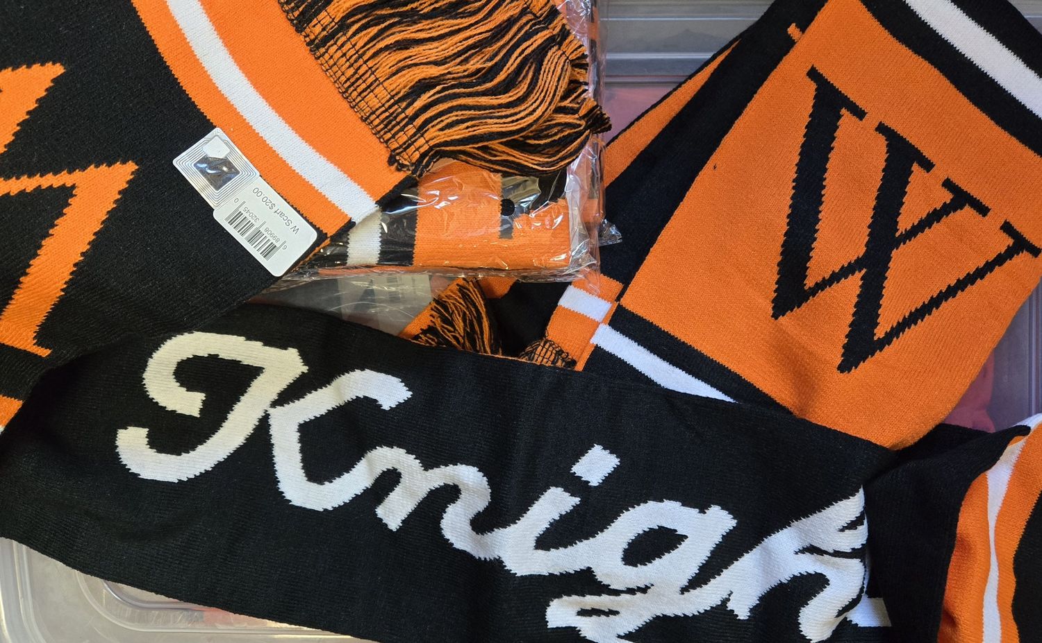 Collegiate scarf