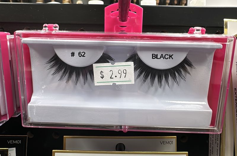 #62 Black Lashes