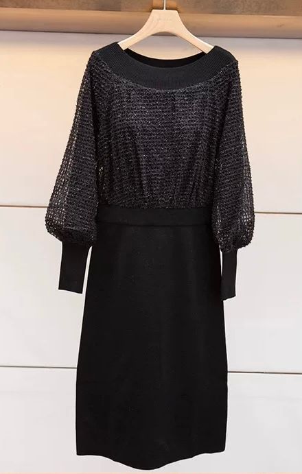 Fitted knitted dress for autumn and winter