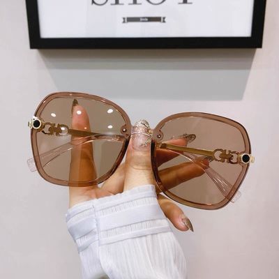 Uv-resistant and strong light fashionable sunglasses