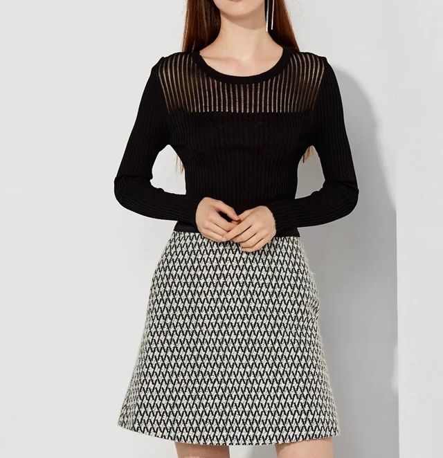 Fashionable lady's dress for spring and autumn