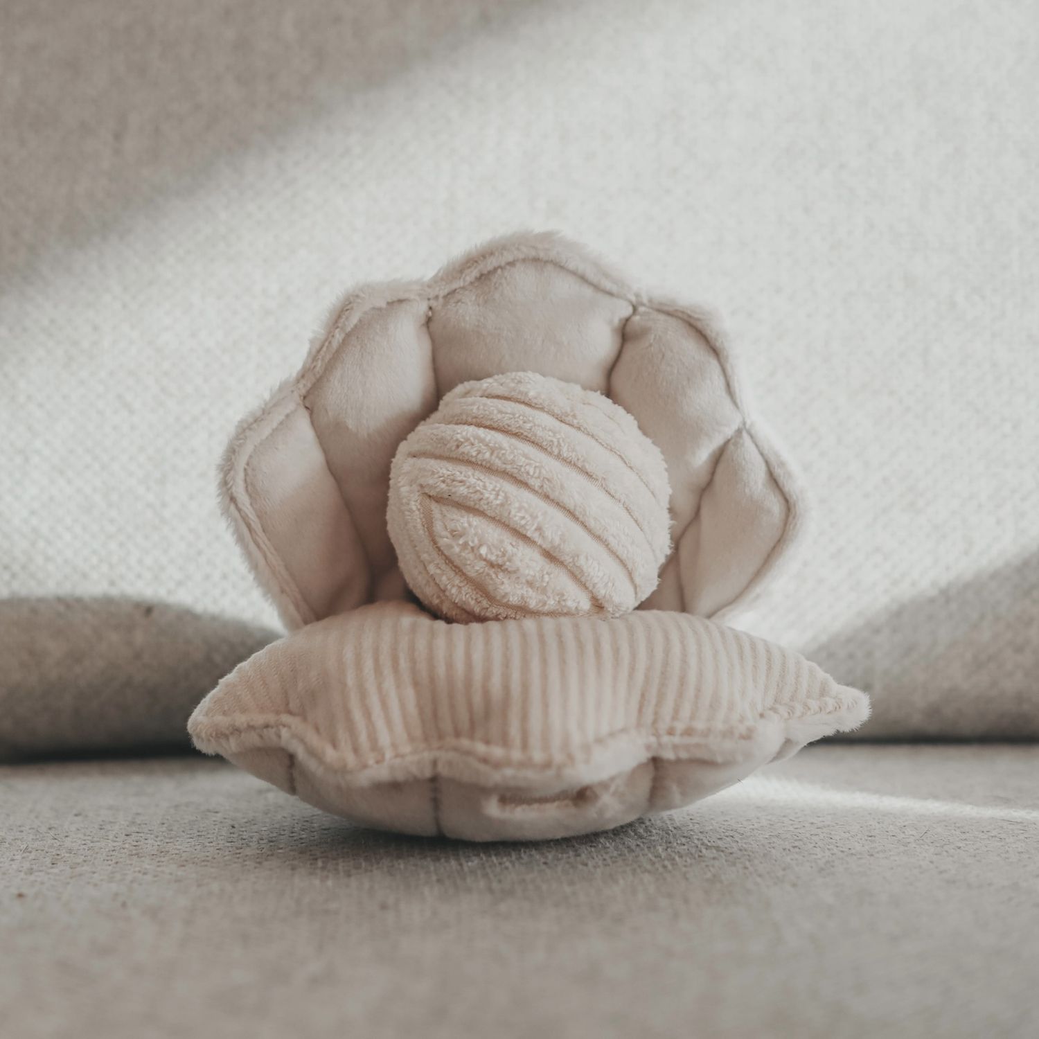 Oyster Pop Enrichment Dog Toy