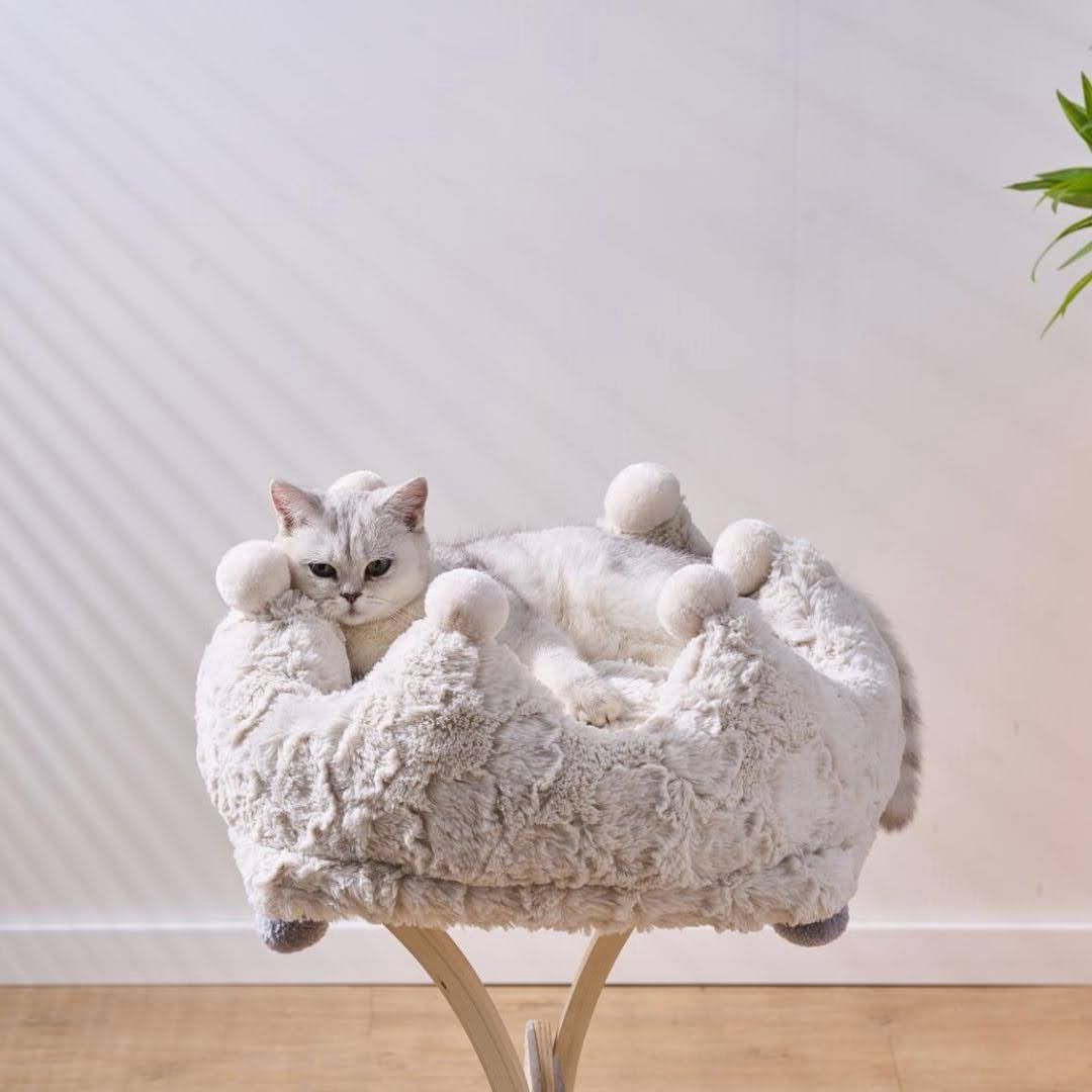 Anxiety Calming Cat Bed- Rose Crown