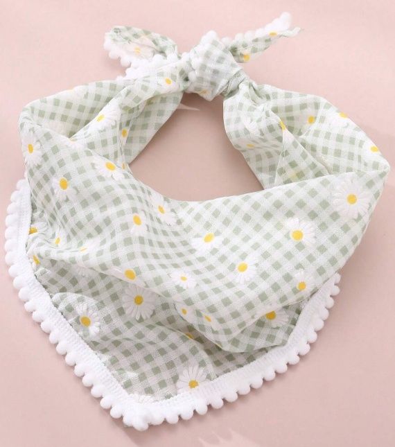 Fashionable Floral Print Dog Bandana, Design: Daisy