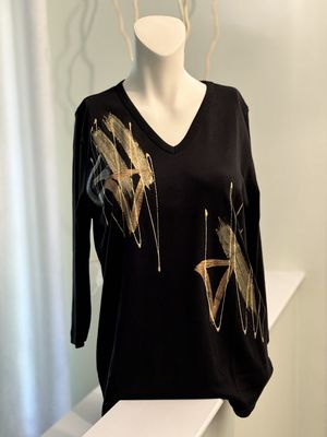 Victoria V-Neck &gt;Abstract Geo&lt;