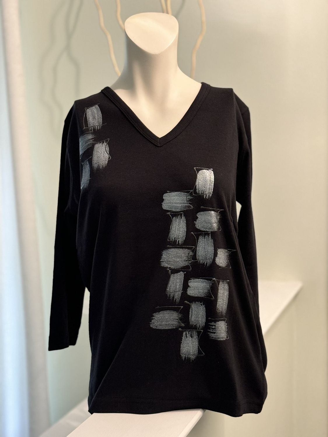 Victoria  V-Neck &gt;Silver Squares&lt;