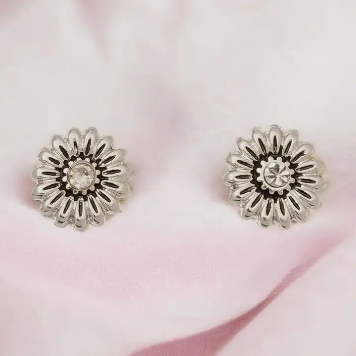 Antique Silver Flower Ear Sense Stud Earrings