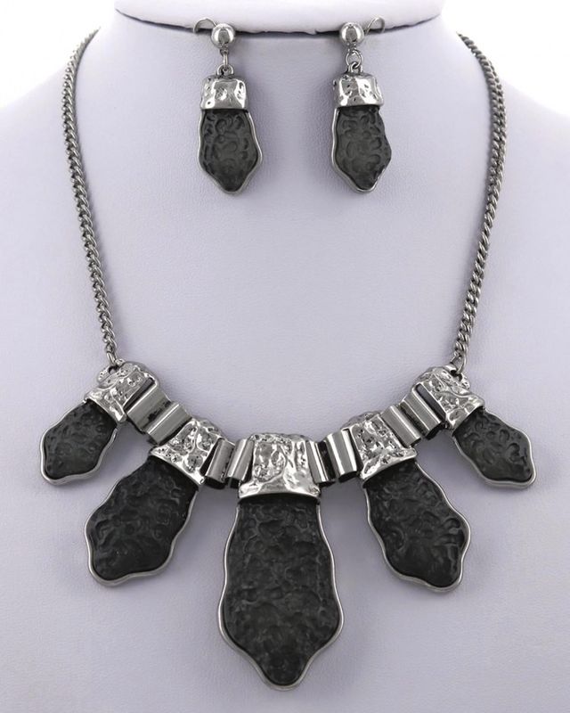 ACRYLIC METAL GRADUATING NECKLACE &amp; EARRING SET