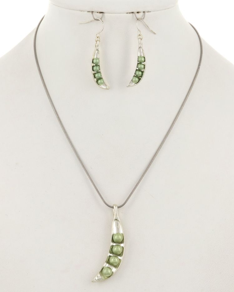 PEARL BEAN PEA POD NECKLACE EARRINGS SET