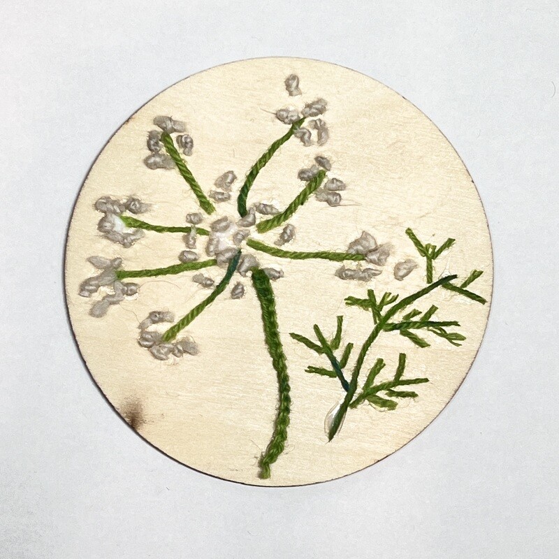 Queen Anne's Lace Flower Wall Hanging - Yarn Art 4"