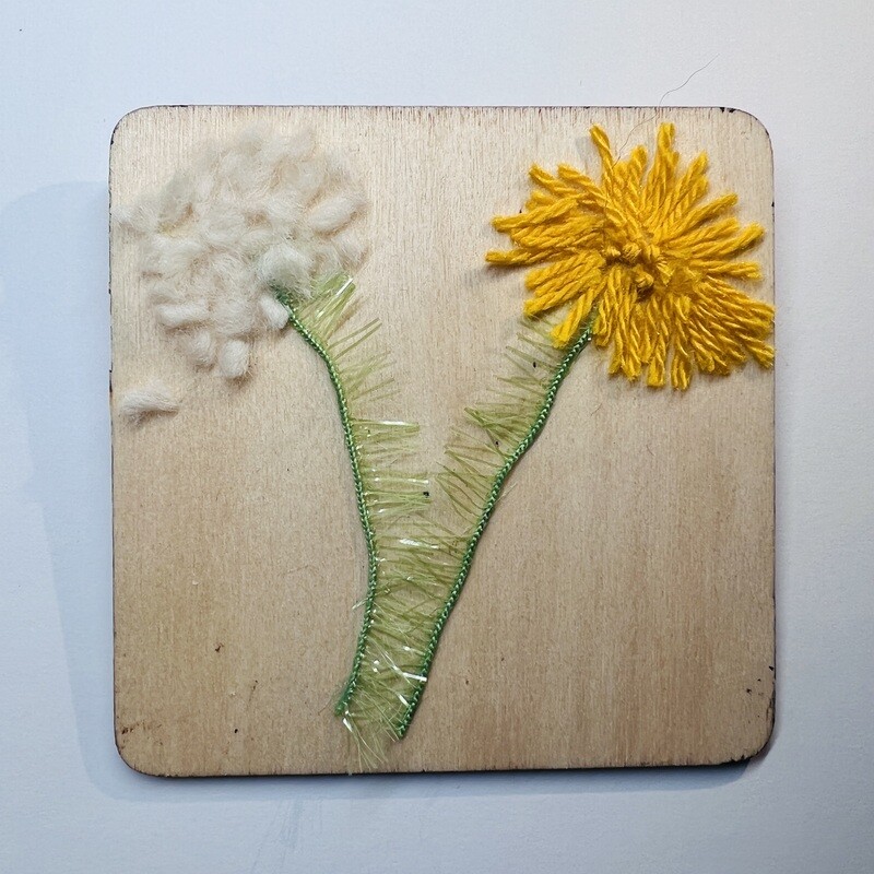 Summer Dandelion Flowers Felt Wall Hanging - Yarn Art 3.5"