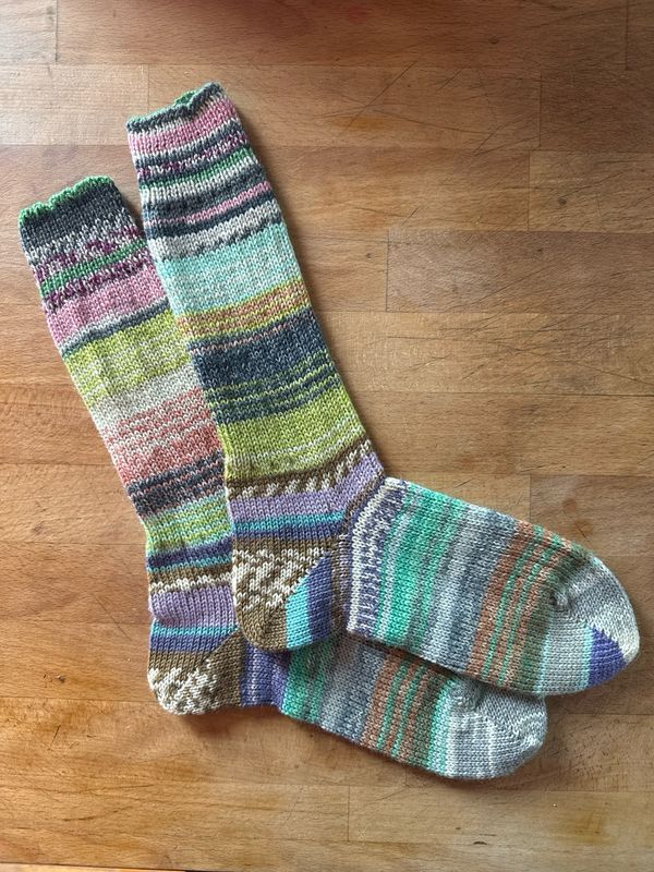 Women’s Size 7-8 Mismatched Sock - Cool Greens And Warm Pinks