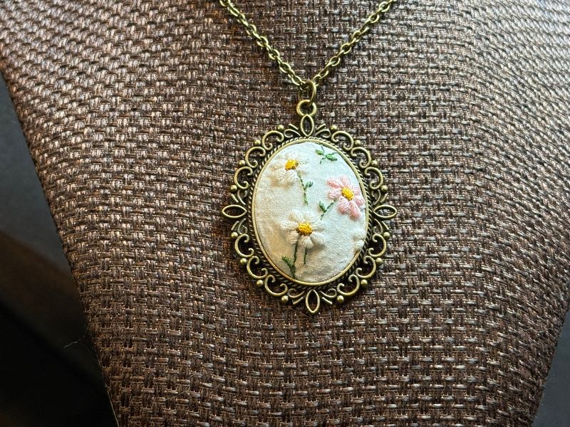 $45.00 - Fancy Metal Flower Pendant Necklace