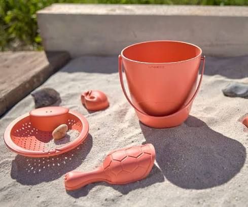 Lassig Sand toy set red
