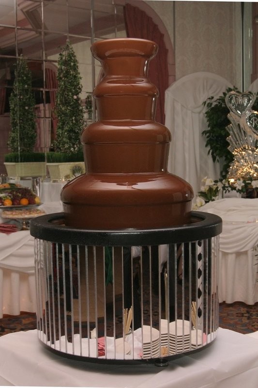 Medium Chocolate Fountain Service With Dipping Items