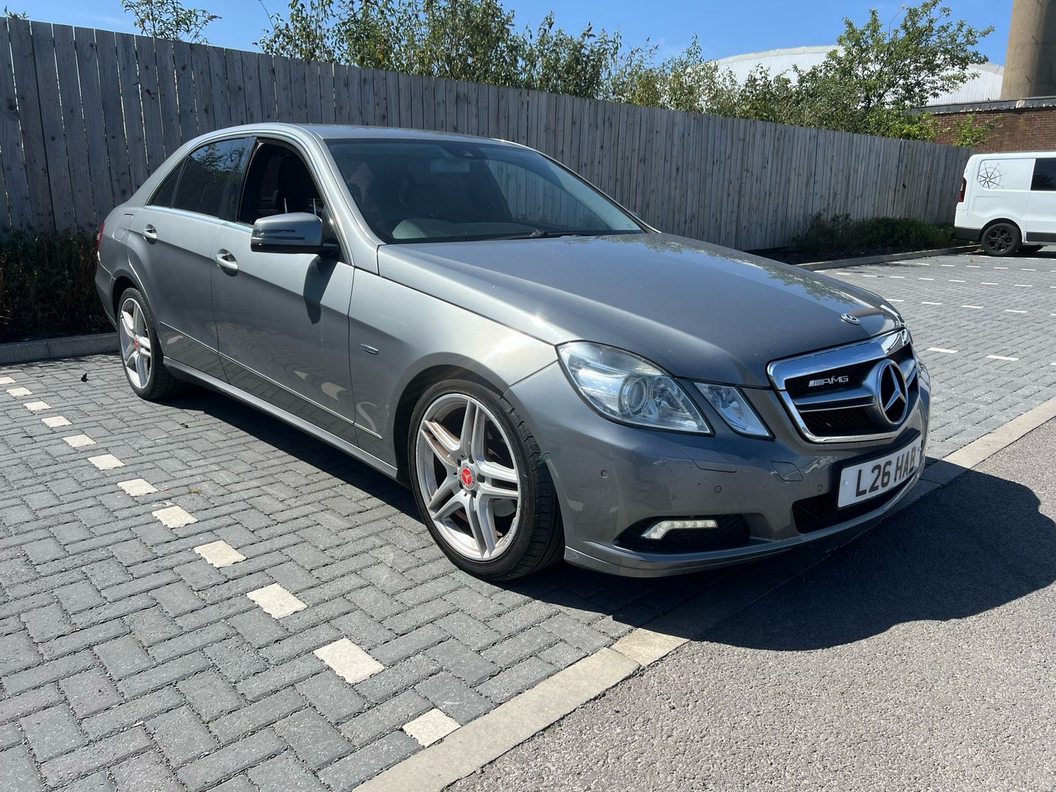 2009 Mercedes-Benz E Class Avantgarde 2.1 E220 CDI BlueEfficiency Avantgarde Saloon 4dr Diesel Tiptronic Euro 5