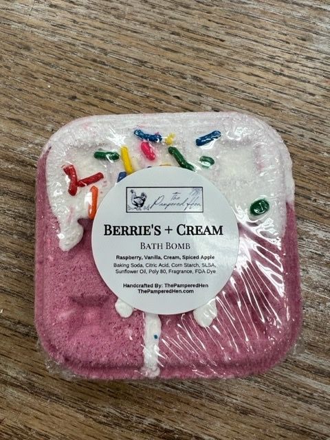 Berries &amp; Cream Bath Bomb