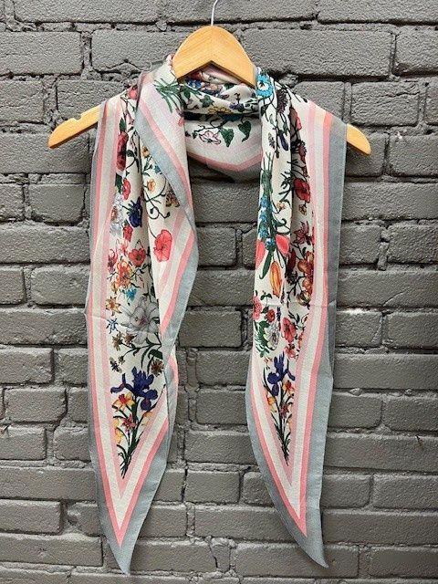 Floral Print Diamond Shape Scarf- Pink Gray