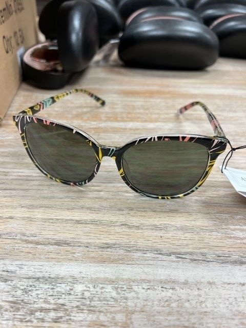Printed Sunglasses w/ Case, Color: Black