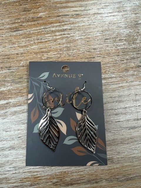 Leaf Pattern Earrings, Color: Silver Lines