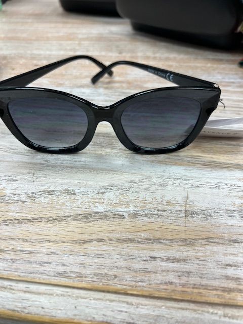 Sunglasses w/ Case