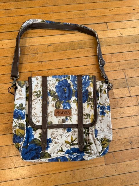 Mesa Morning Glories Messenger Bag