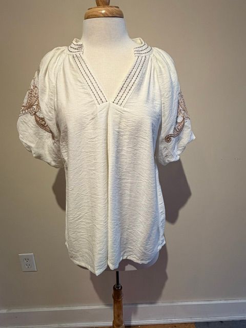 Celeste Embroid Puff Sleeve Top