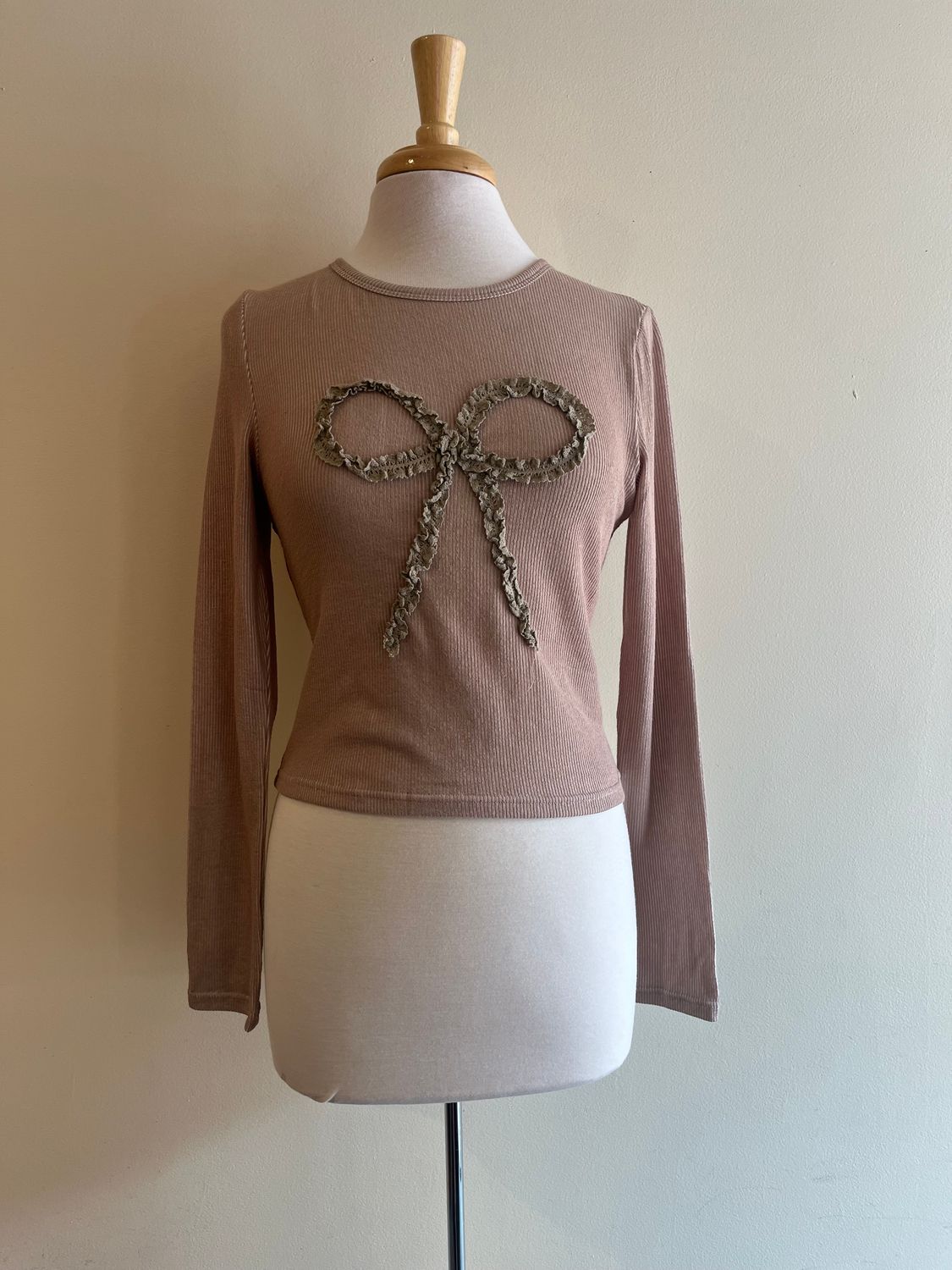 Iris Ruffle Bow LS