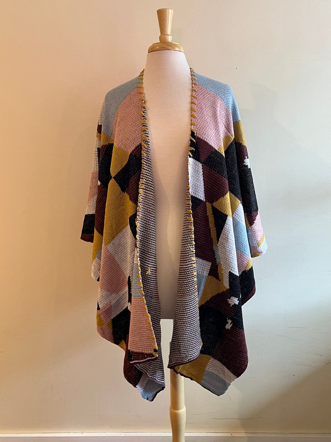 Keva Stitched Geo Print Blanket Wrap, Size: S/M
