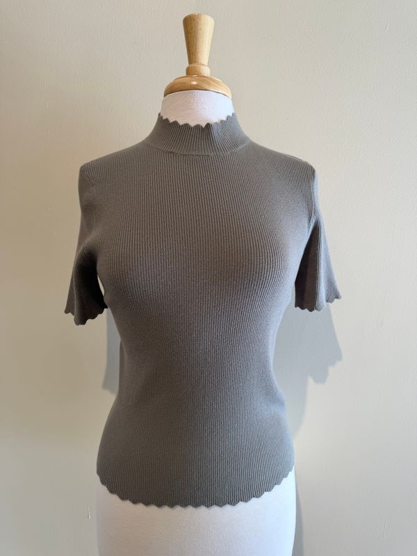 Seren Olive Scallop Short Sleeve Knit Sweater