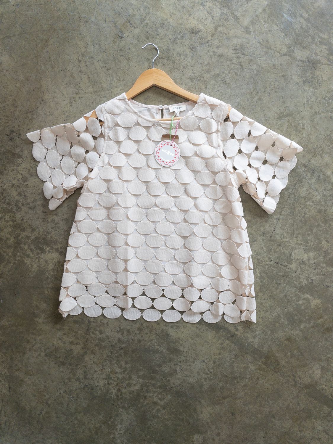 NATURAL POLKA DOT LACE SHRT SLVE TOP