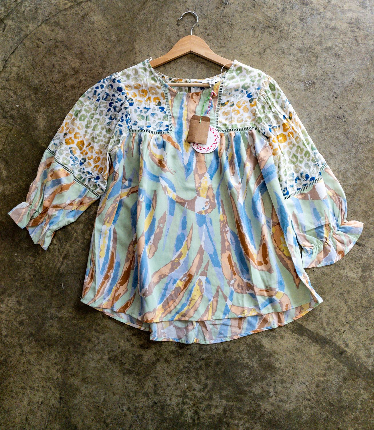 MIXED PRINT TOP W/ 3/4 SLEEVES &amp; LACE TRIM
