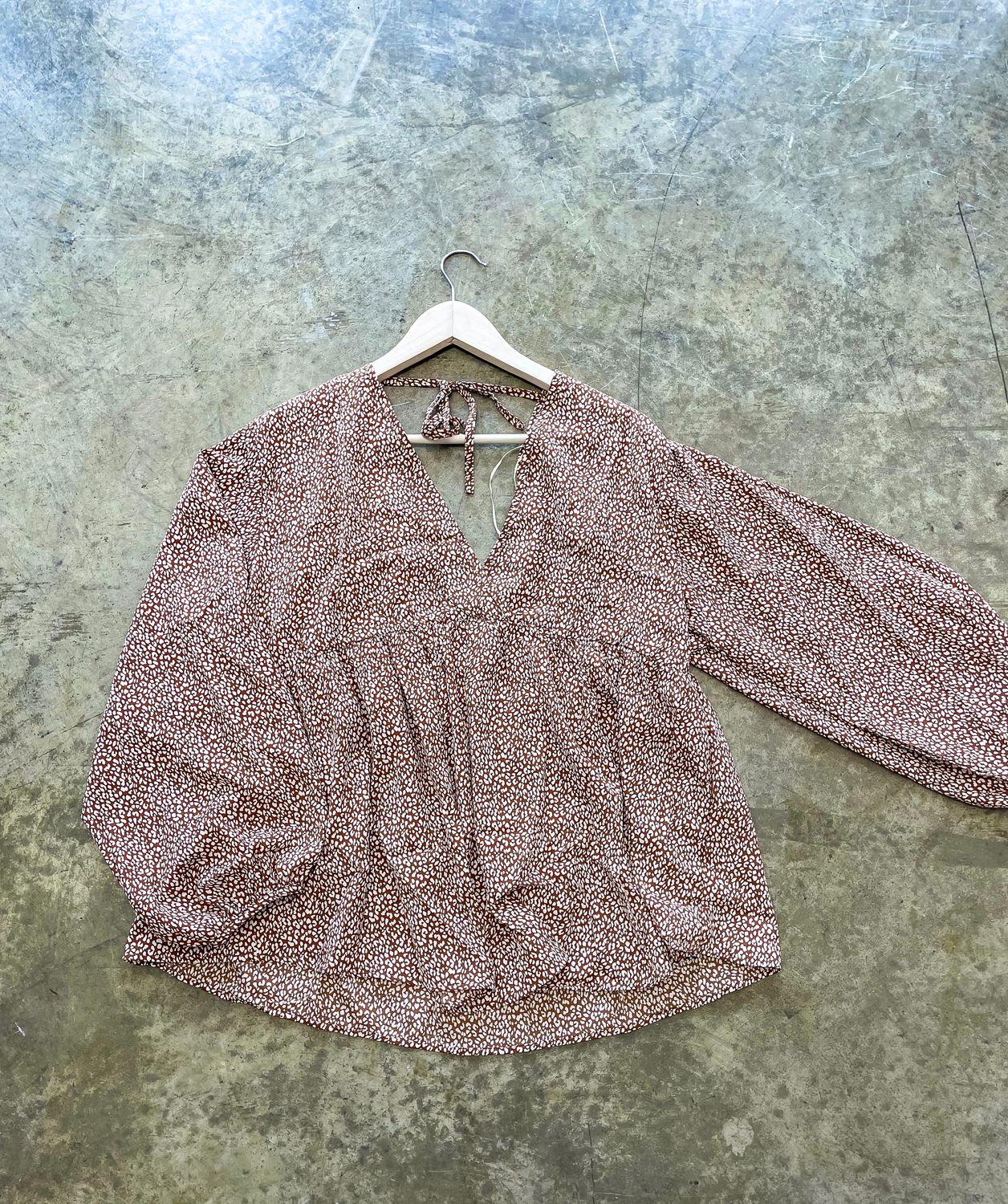 ANIMAL PRINT LONG SLEEVE V-NECK