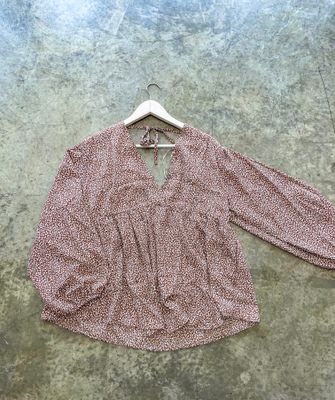 ANIMAL PRINT LONG SLEEVE V-NECK
